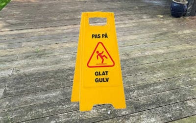 Grønne alger – Sådan renser du selv en glat og snavset terrasse